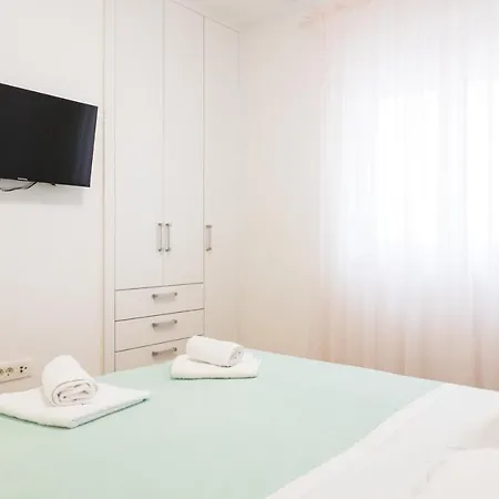 - Luxury With Private Pool Apartamento Zadar
