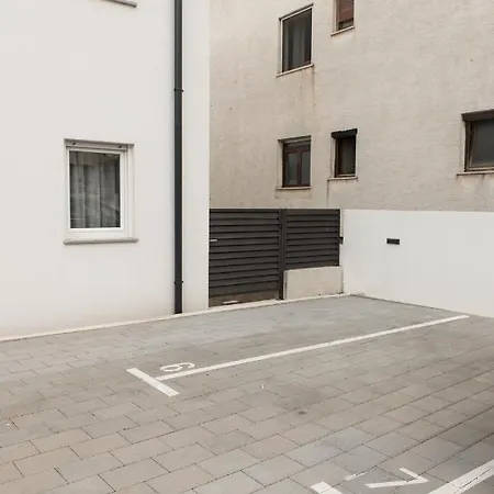 - Luxury With Private Pool * Zara
