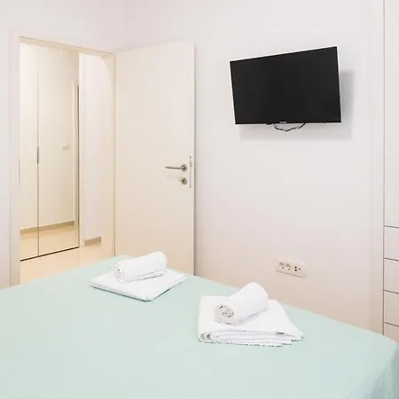 - Luxury With Private Pool Apartamento Zadar