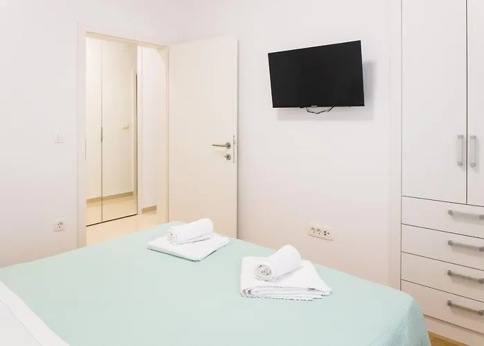 - Luxury With Private Pool Apartamento Zadar