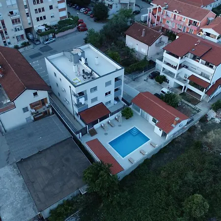 - Luxury With Private Pool Apartment *
