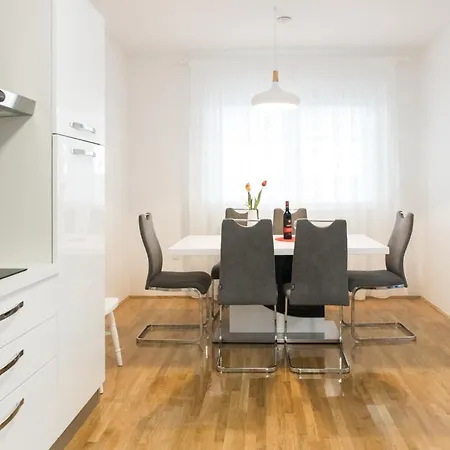 - Luxury With Private Pool Apartment Zadar