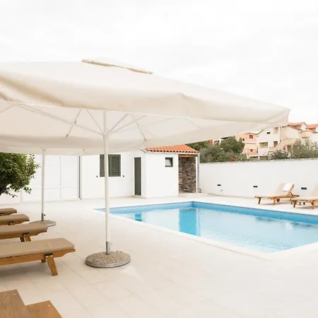 Apartment - Luxury With Private Pool