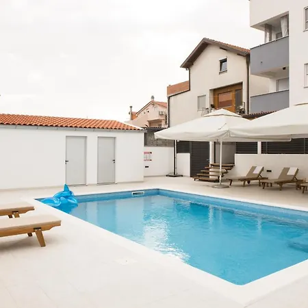 Apartment - Luxury With Private Pool *