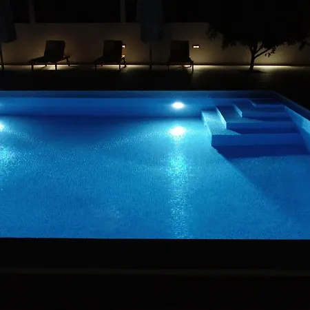 - Luxury With Private Pool Apartment Zadar