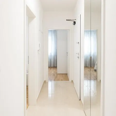 - Luxury With Private Pool Apartamento Zadar