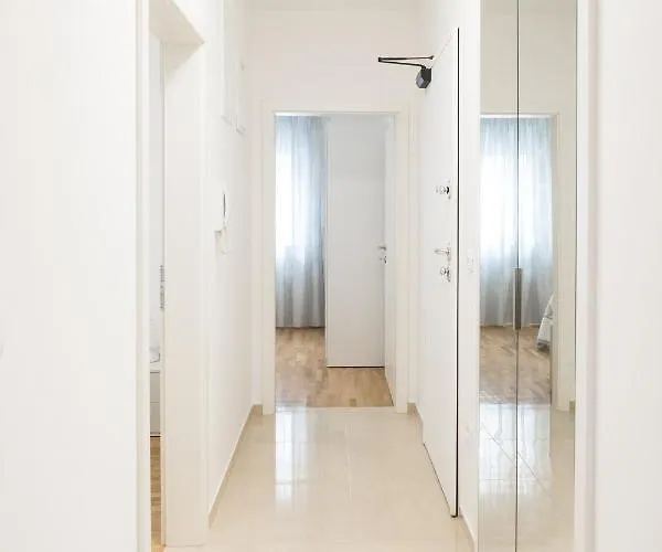 - Luxury With Private Pool Apartman Zadar